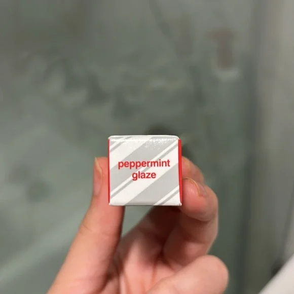 Rhode Peptide Lip Treatment - Peppermint Glaze - Picture 6 of 11